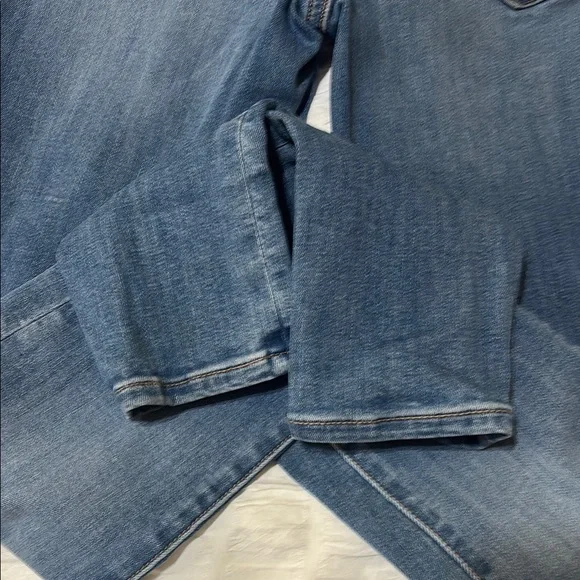 American Eagle Outfitters Blue Skinny Jeans with Modern Distressing - Picture 7 of 7